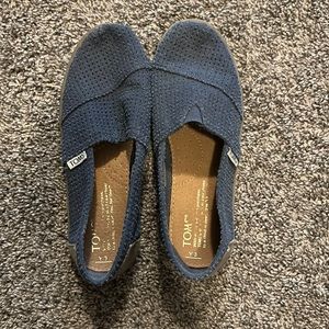 Navy blue toms